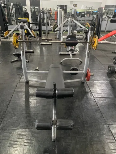 Banco de Supino com Barra olimpica