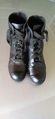 Botas de couro pretas