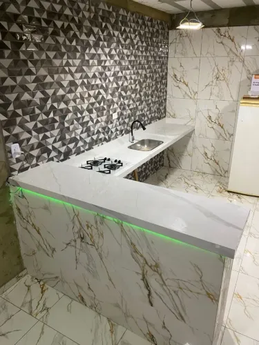 Bancada esculpida em porcelanato