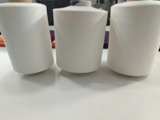 Fio de costura branco