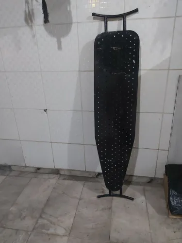 Tábua de passar roupas metálica