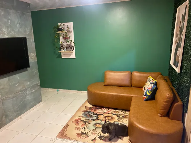 Vendo sofá de canto marro todo em courissimo comprado na mersi móveis 