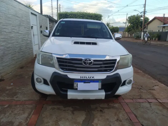 Toyota Hilux CD SRV D4-d 4X4 3.0 TDI Diesel AUT 2013