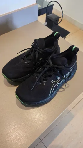 Tenis pra corrida nimbus 26