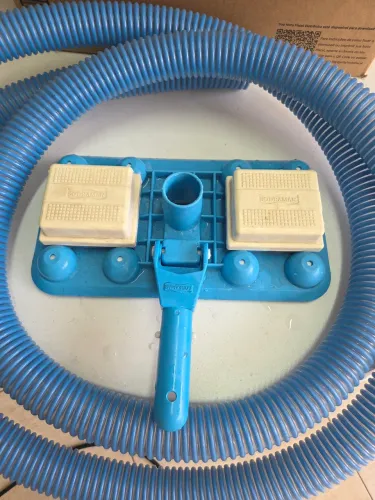 Aspirador para piscina 8 esferas Sodramar e mangueira de 2,5m