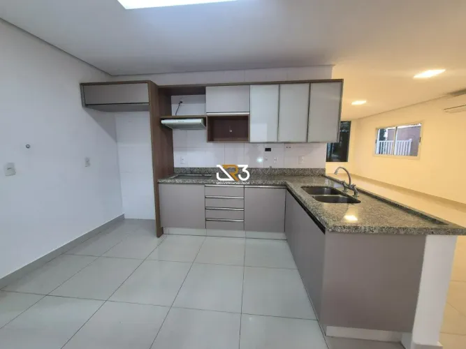 Casa em condomínio para locação no Royal Maison com 3 suítes, ar-condicionado e churrasque
