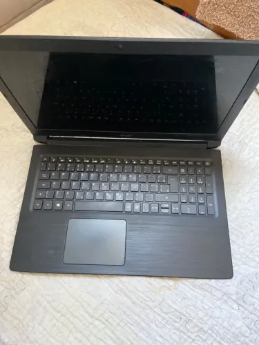 Notebook Acer Aspire 3 i3 8ª Gen / 4GB RAM / HD 1TB - Com defeito (Para conserto ou peças)