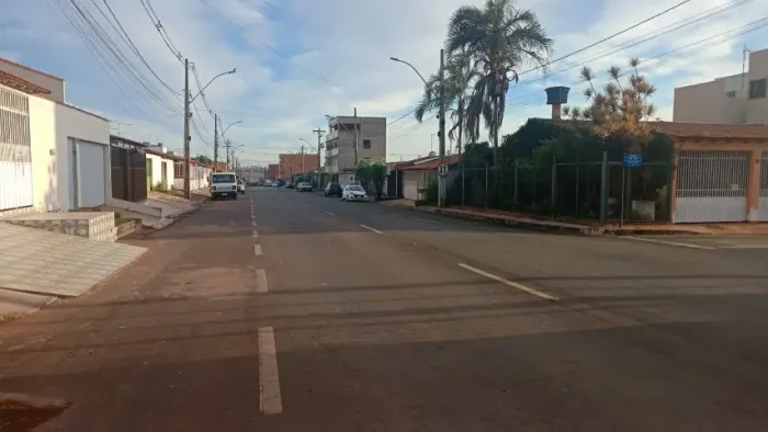 A VENDA CASA NA QR 206 EM SAMAMBAIA NORTE- PRÓXIMO AO BRB E ESTAÇÃO DO METRÔ
