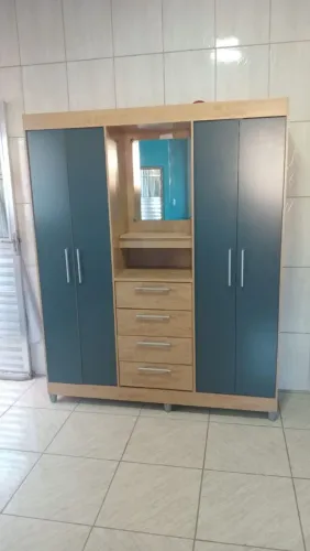 Guarda roupa de solteiro semi novo