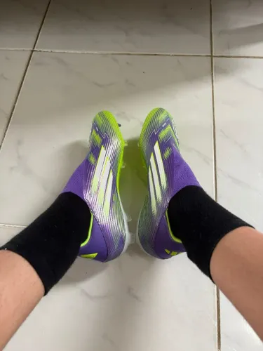 Chuteira Adidas F50 roxa e verde tamanho 40/41 SEMI PROFISSIONAL