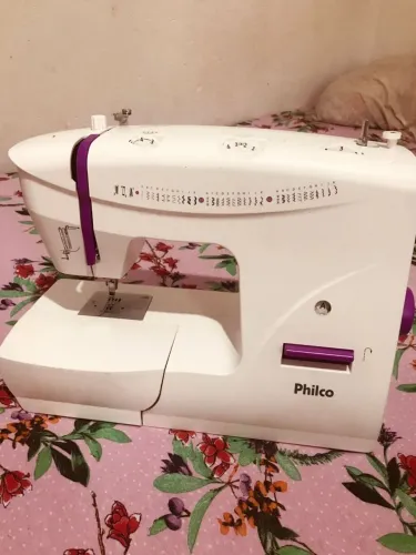 Máquina de costura Philco portátil