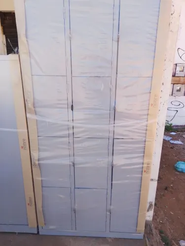 Armário roupeiro aço 12 portas