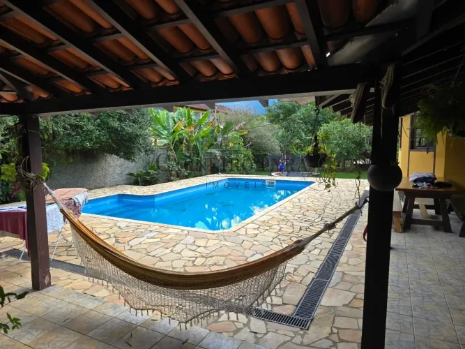 Casa à venda em Paraty-RJ, bairro Caborê: 5 quartos, 1 suíte, 3 salas, 3 banheiros, 5 vaga