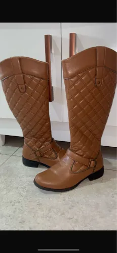 Bota cano longo feminina usada pouquíssimas vezes N36 