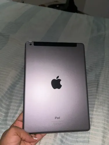 iPad 16 GIGA 