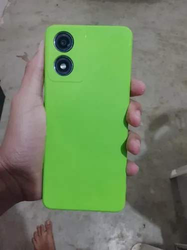 Moto g04s seminovo para trocar em Playstation ou xbox, só ta com um aranhão