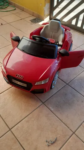 Carro Elétrico Infantil 12v Audi TT RS com controle remoto