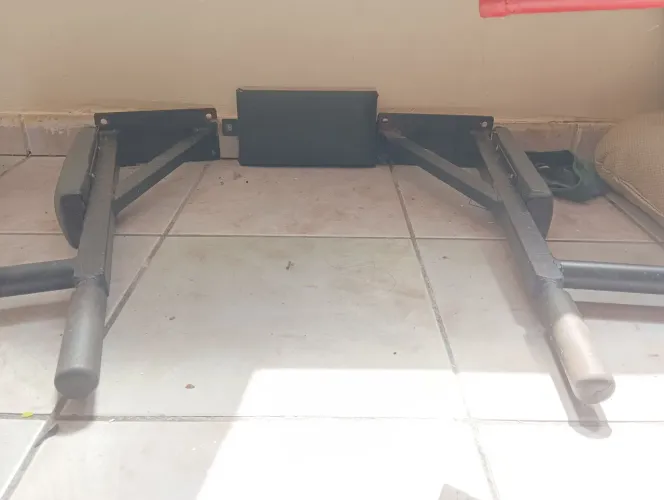Barra Paralela de Parede Profissional com Encosto - Estação de Mergulho/Tríceps/Abdominal