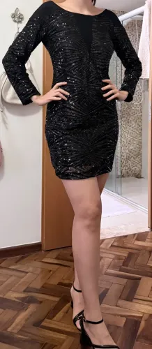 Vestido curto preto paetê