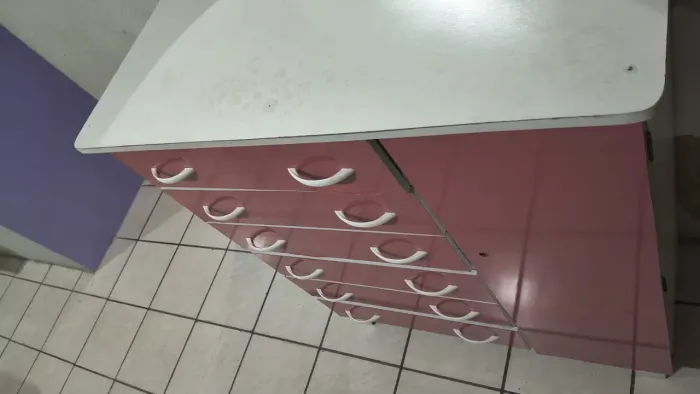 Cômoda moderna rosa 6 gavetas + sapateira