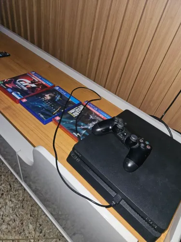 Ps4 em estado excelente, acompanha 3 jogos e um controle 