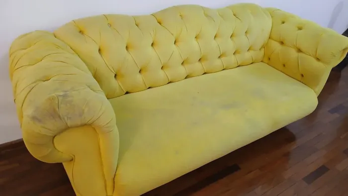 Sofá amarelo