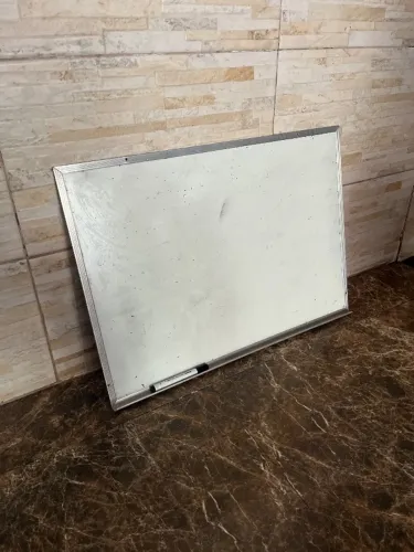 Quadro branco com caneta 