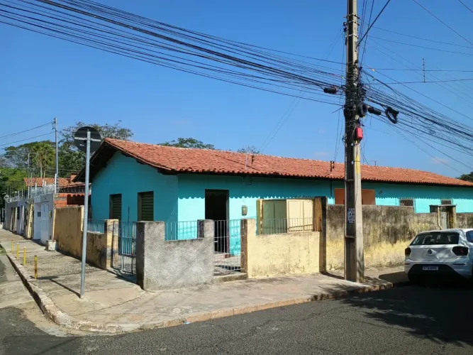 CASA COM PONTO COMERCIAL TERESINA