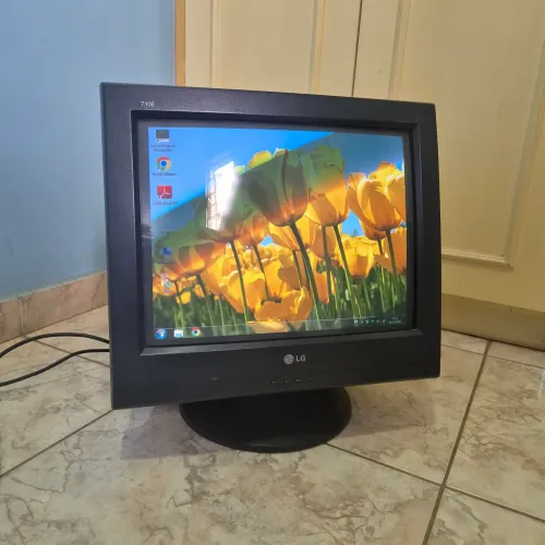Monitor LG 710E