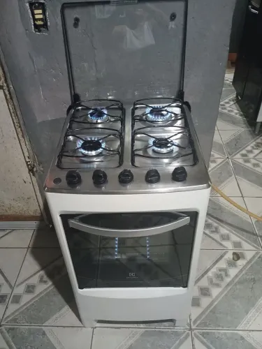Fogão Eletrolux de 4 bocas valor 330 reais faço entrega aceito Pix