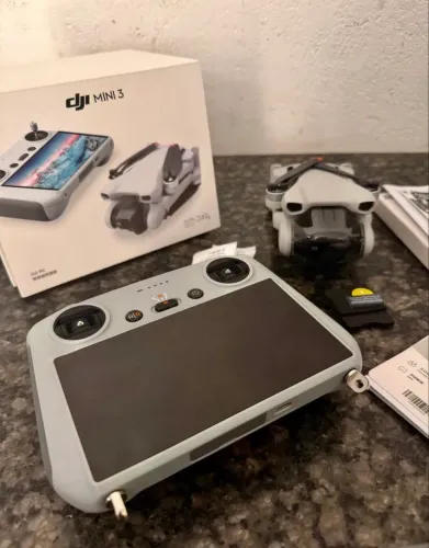 Drone DJI mini 3 com tela. Impecável. 