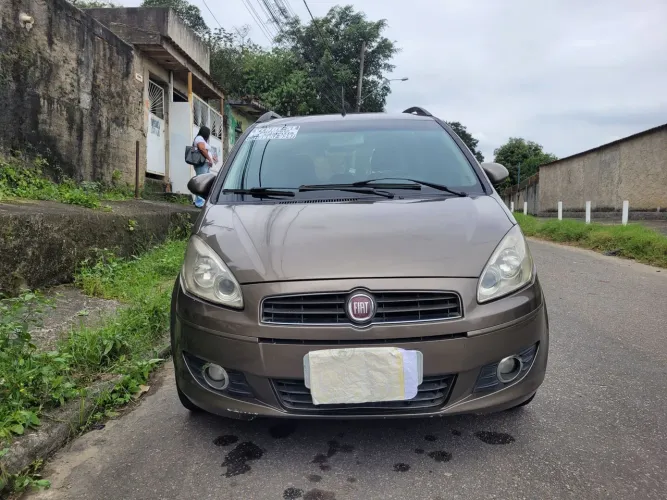 Fiat Idea Attractive 1.4 Fire Flex 8V 5P 2011