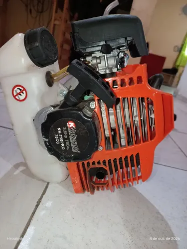 Roçadeira Nakasaki 75cc Nova com apenas 2 meses de uso.