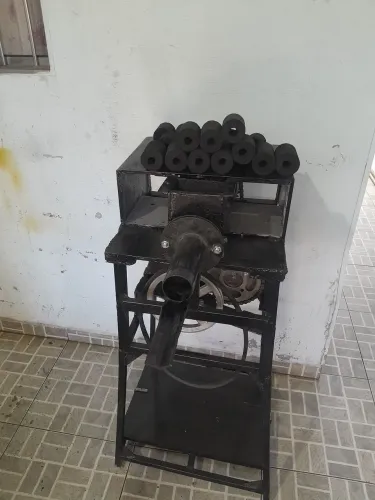 Maquina fazer briquetes