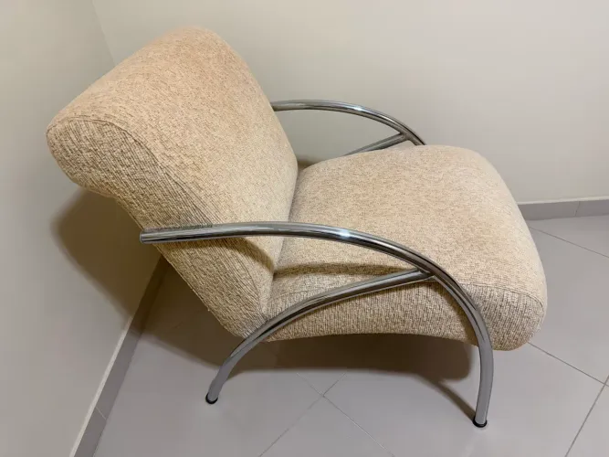 Um par de poltronas 