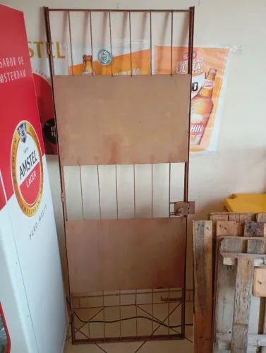 Portão de ferro 2,10 X 0,80