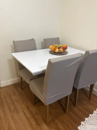 Mesa 1,20cm X 0,80  com 4 cadeiras 
