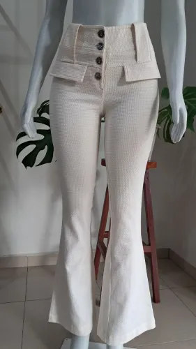 Calça feminina flare