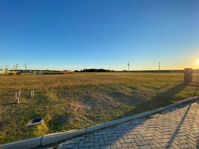 Terreno no Riviera, Laranjal, Pelotas! 346,31 m², segurança 24h, lazer completo. Ideal par