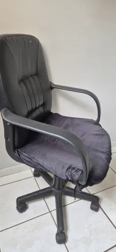 Cadeira de Escritório Giratória Preta