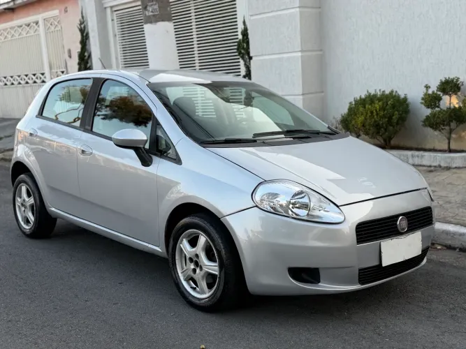 Fiat Punto Attractive 1.4 Fire Flex 8V 5P 2011