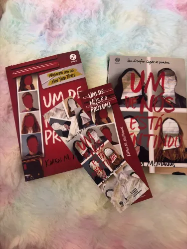 Kit Um de Nós Está Mentindo + Um de Nós É o Próximo - Karen M. McManus (Com Marcadores)
