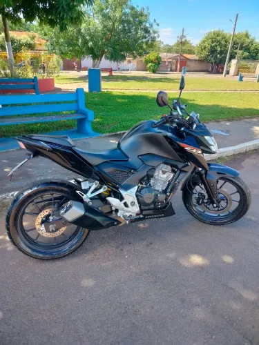 Vendo Cb 300 f ano 25/25