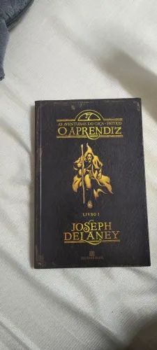 Livro "A ventura do caça feitiço o aprendiz" Vol 1