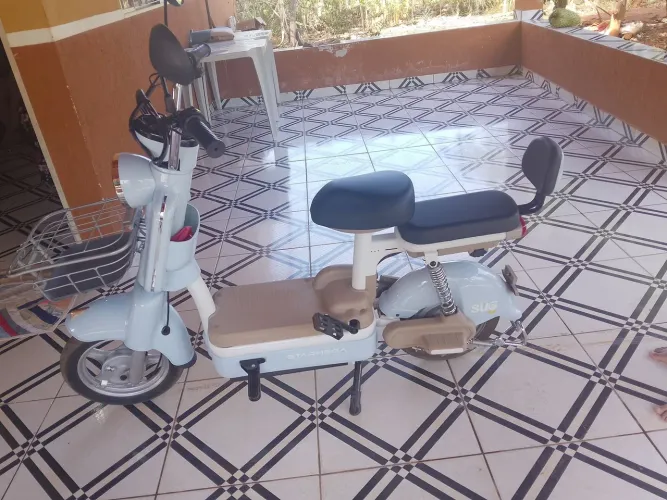 Vendo moto elétrica tudo perfeito nota fiscal 4 messes de uso