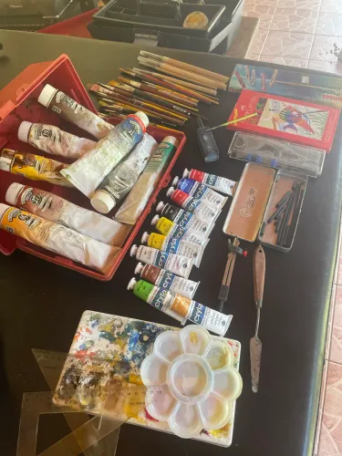 Kit Artista Completo: +30 Pincéis, Tintas Importadas e Materiais de Desenho