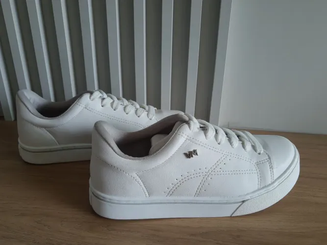 Tênis branco Tam. 34