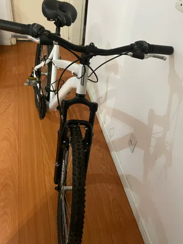 Bicicleta aro 26 sem nova único dono
