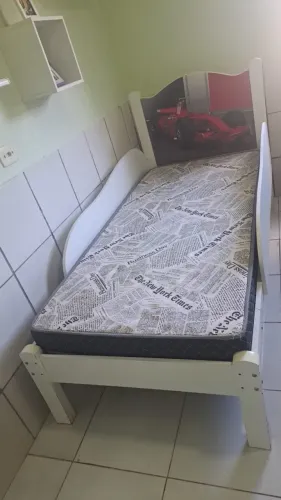 Vendo cama solteiro infantil menino com colchão