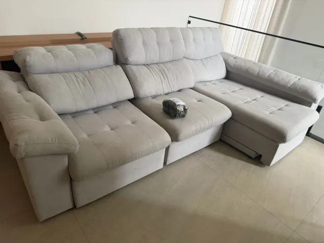 Vendo sofá pouco usado.